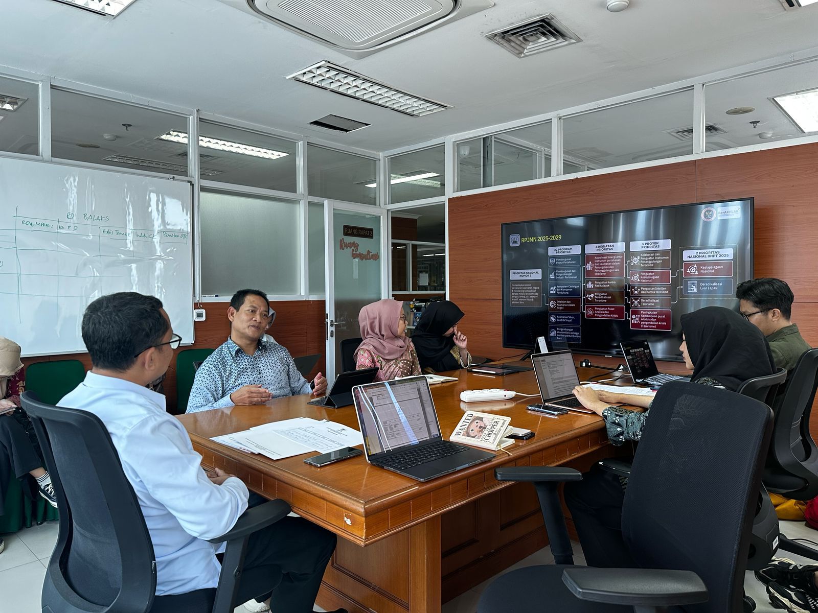 SUBBAGIAN HUKUM BNPT IKUT MENDAMPINGI DALAM KEGIATAN TINDAK LANJUT PENYESUAIAN SOTK BADAN NASIONAL PENANGGGULANGAN TERORISME 2025