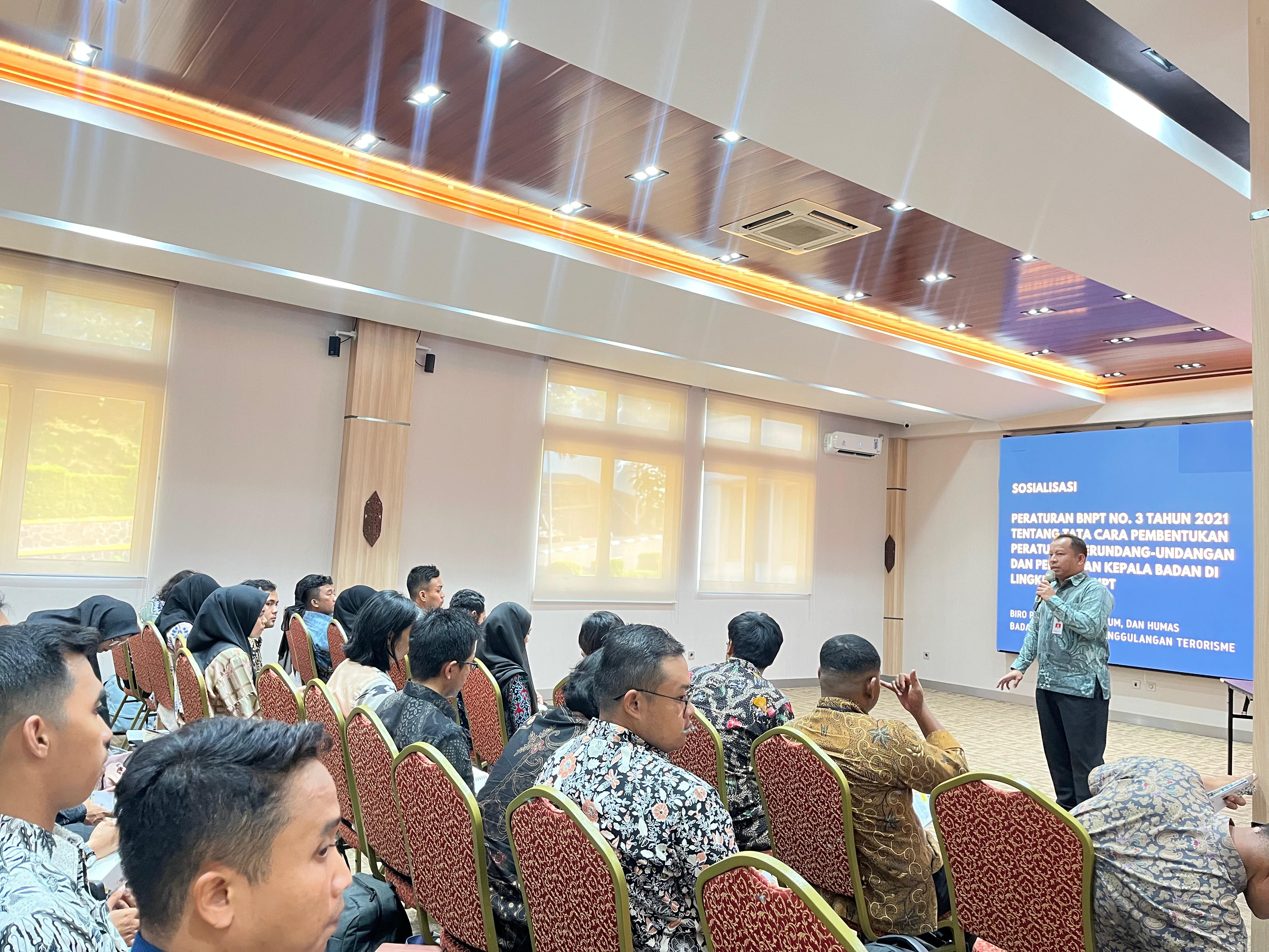 SUBBAGIAN HUKUM LAKSANAKAN SOSIALISASI PEMBENTUKAN PERATURAN PERUNDANG-UNDANGAN KEPADA CALON PEGAWAI NEGERI SIPIL TAHUN 2025 DI BNPT