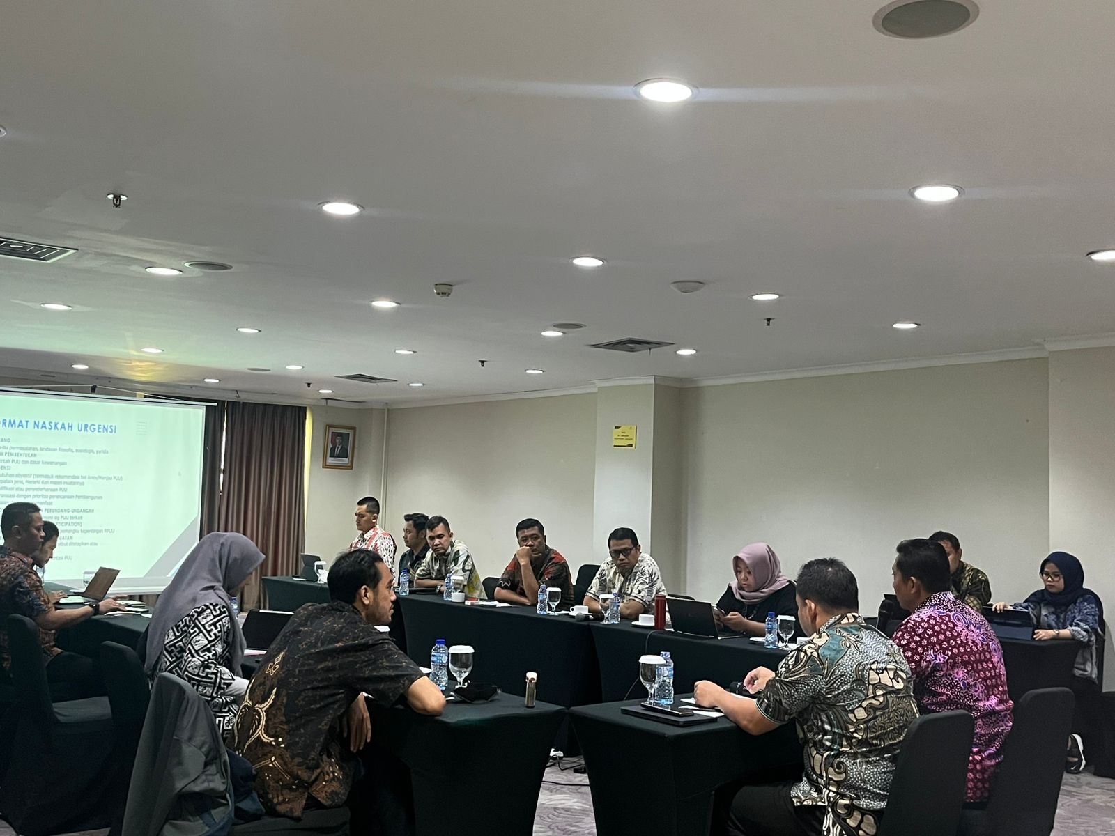 SUBBAGIAN HUKUM MENGHADIRI RAPAT LANJUTAN TERKAIT PERATURAN PRESIDEN TENTANG PUSAT ANALISIS DAN PENGENDALIAN KRISIS