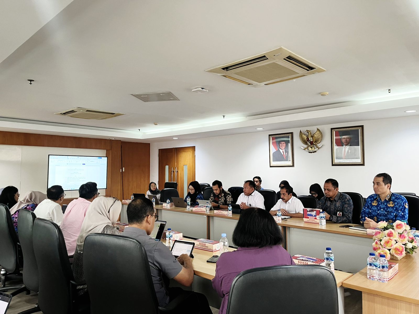 SUBBAGIAN HUKUM MENGHADIRI RAPAT PENYAMPAIAN MASUKAN DAN USULAN RANCANGAN SOTK KEDEPUTIAN BIDANG KERJASAMA INTERNASIONAL