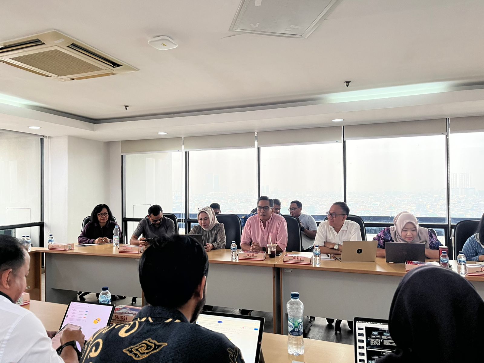 RAPAT PENYAMPAIAN MASUKAN DAN USULAN RANCANGAN SOTK KEDEPUTIAN BIDANG KERJASAMA INTERNASIONAL DIHADIRI OLEH SUBBAGIAN HUKUM