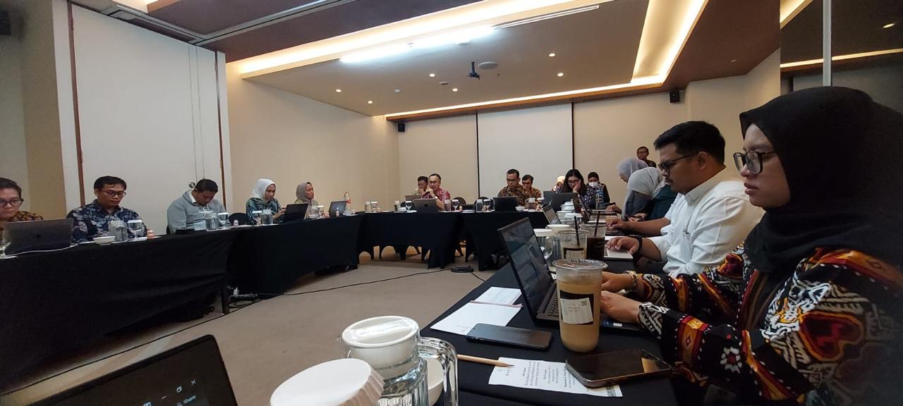 RAPAT KOORDINASI LANJUTAN PENYUSUNAN PERATURAN BADAN NASIONAL PENANGGULANGAN TERORISME TENTANG TATA CARA KOORDINASI, PEMANTAUAN, EVALUASI, DAN PELAPORAN PELAKSANAAN RAN PE TAHUN 2025–2029 DIHADIRI SUBBAGIAN HUKUM